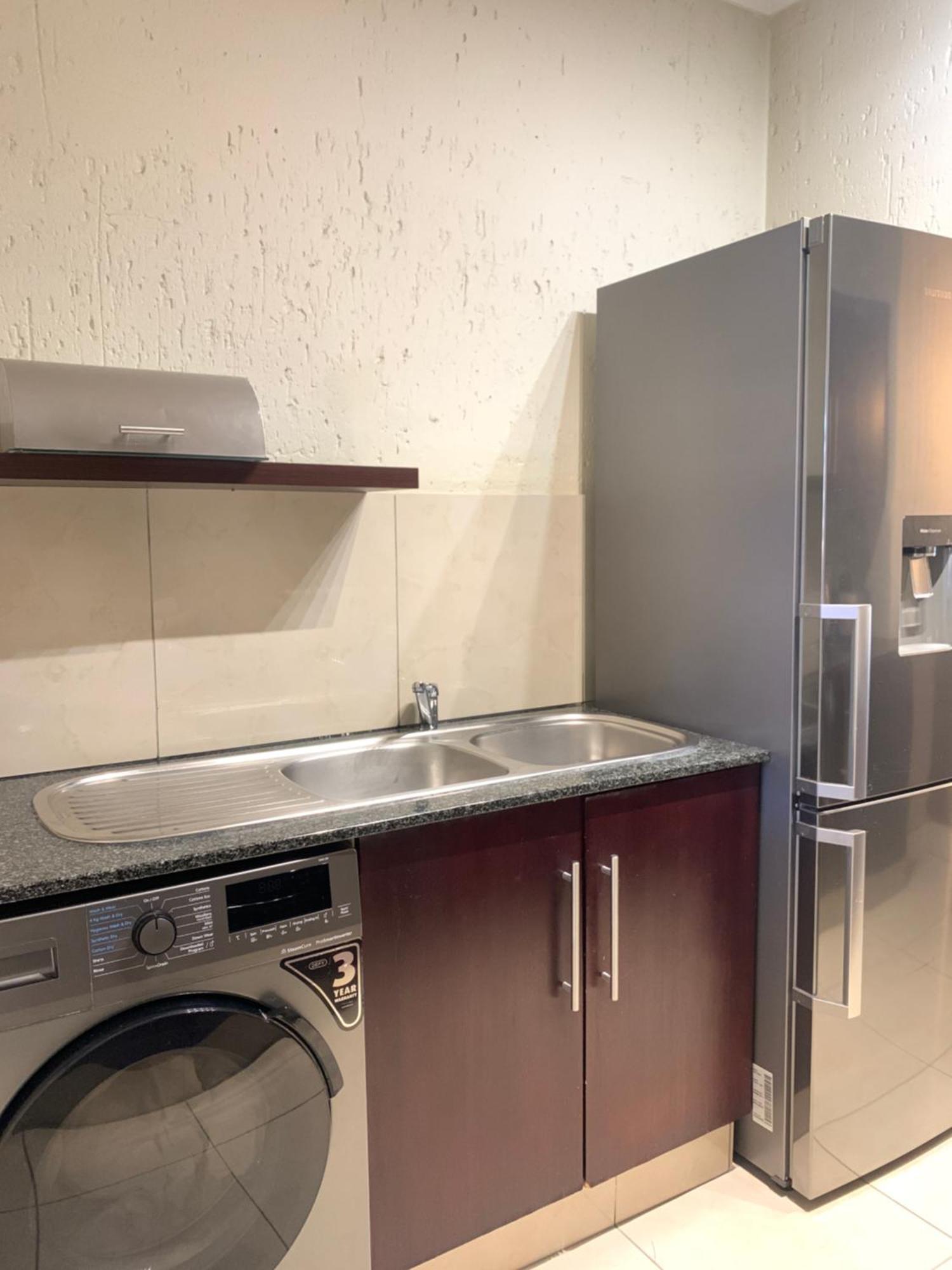 Two Bedroom In Sandton 2,5km From Sandton Privatunterkunft