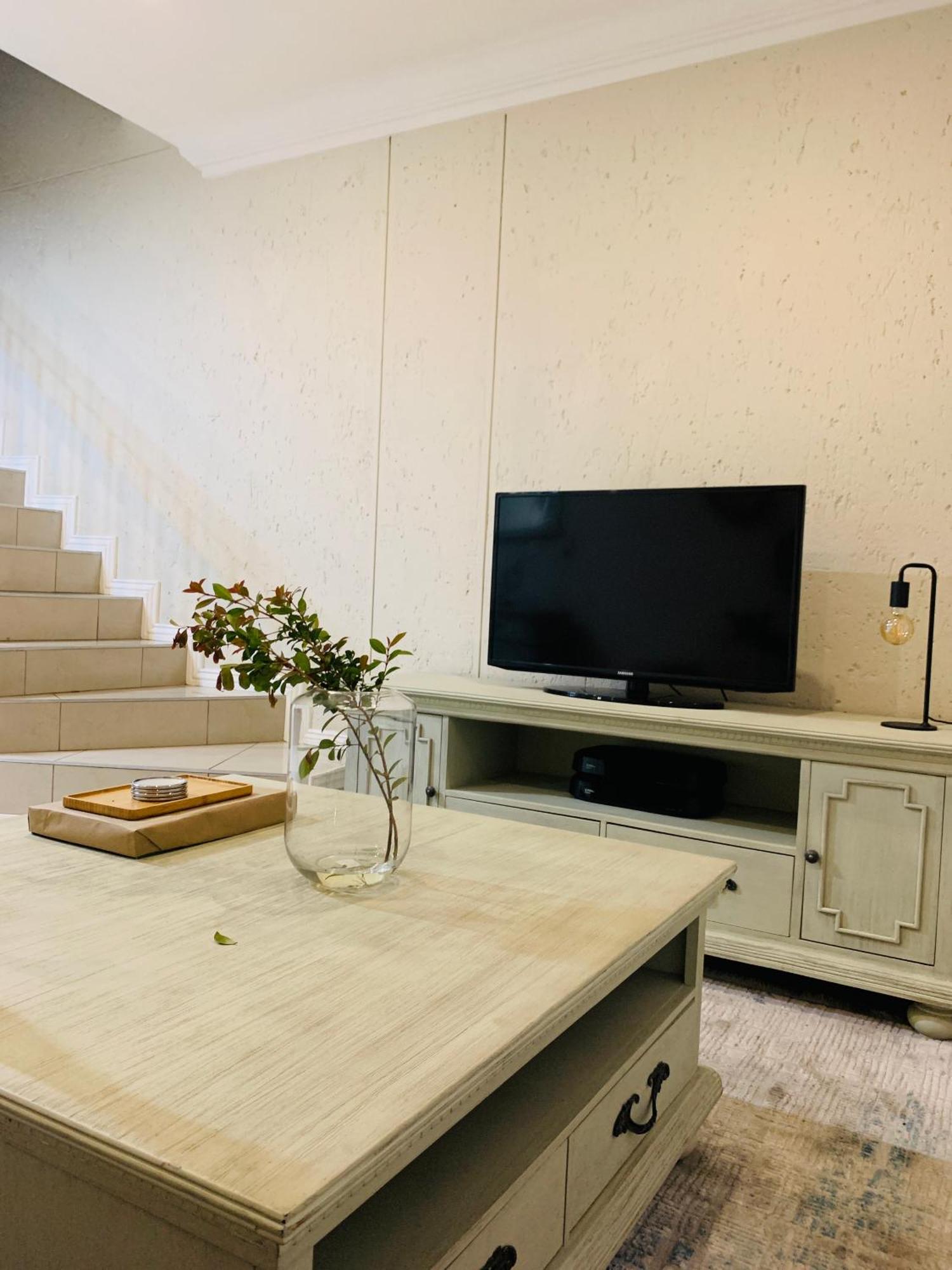 Two Bedroom In Sandton 2,5km From Sandton Privatunterkunft Johannesburg